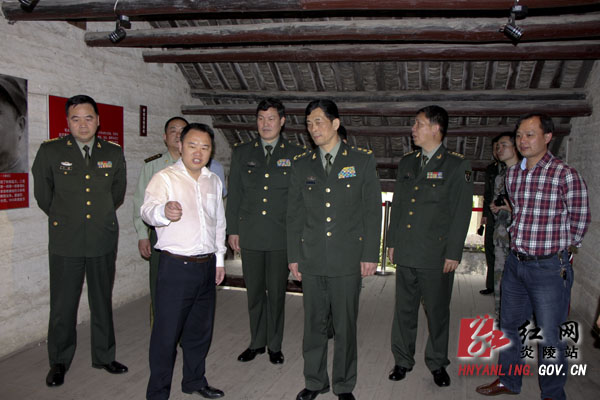 南京军区政治部主任吴长海中将来炎考察红色文化