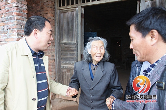 攸县民政局践行党的群众路线走访慰问困难群众