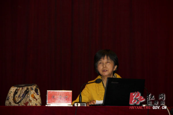 干部集中＂充电＂听取专题讲座