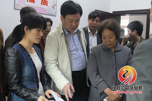省计生协会会长石玉珍视察指导攸县计生协会工作