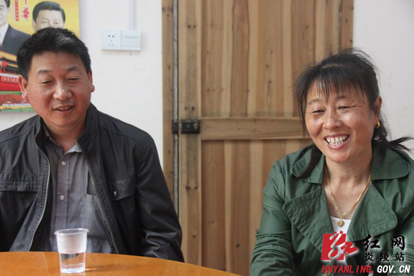 【最美家庭】模范夫妻教子有方 培养孩子上清华