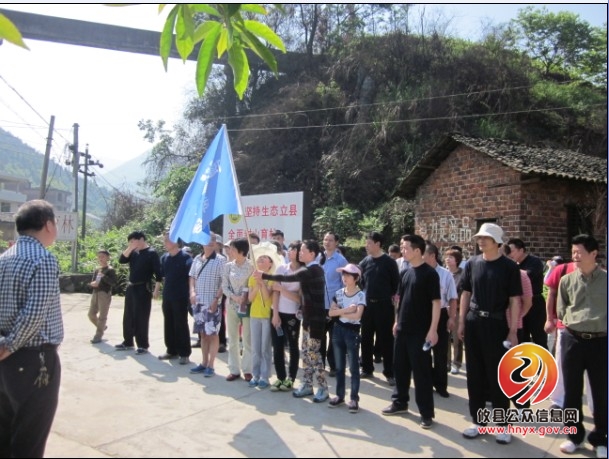 县交警大队：徒步芙蓉寨欢度劳动节