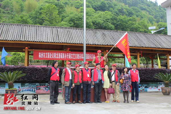 市文联在龙渣开展文艺支教采风志愿服务活动