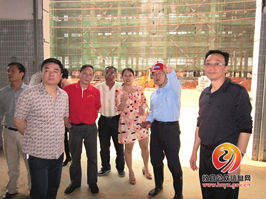 县总工会组织职工参观旭日陶瓷建设工地