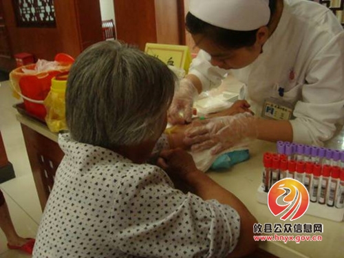 联星街道办事处为计生特殊家庭进行免费体检