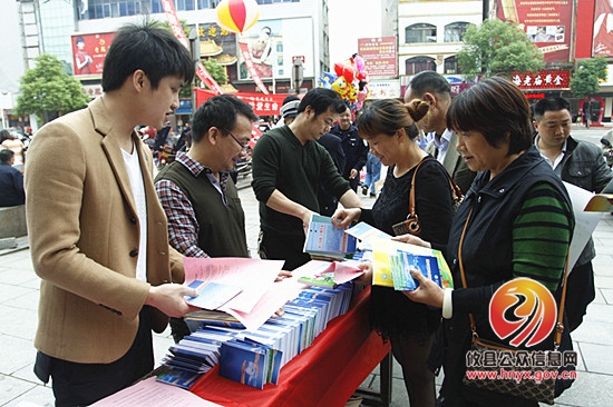 县民政局积极开展5.12防灾减灾宣传活动