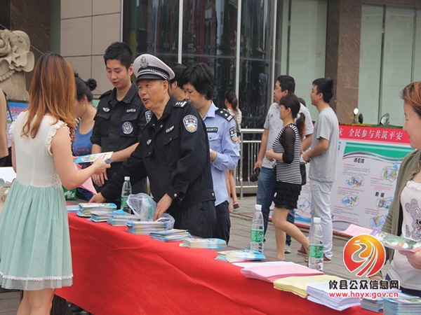 攸县交警大队以5.12防灾减灾活动为平台 积极组织交通事故应急知识宣传