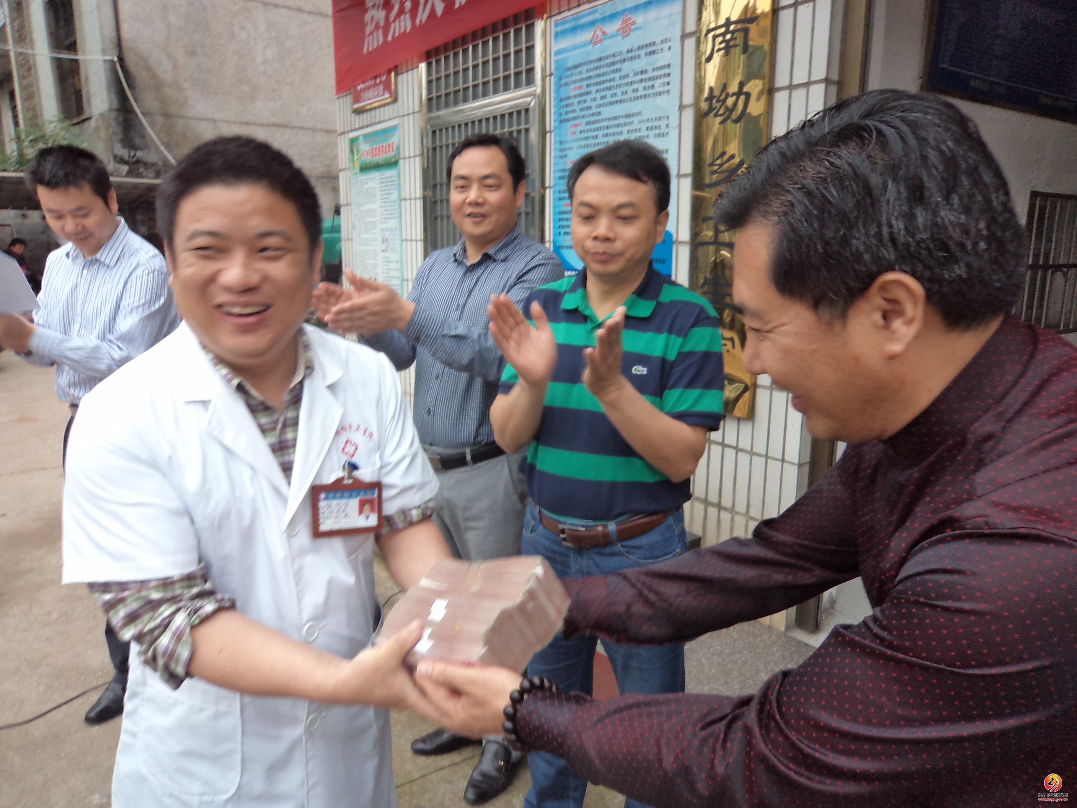 华侨褚远征捐赠湖南坳乡卫生院综合楼项目