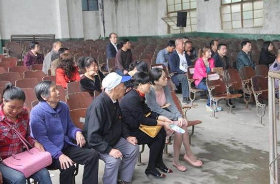 县法院：人民陪审员陪审 各界代表们听审