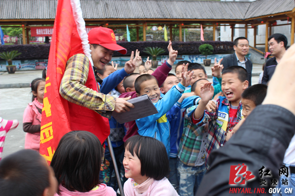 市文联在龙渣开展文艺支教采风志愿服务活动