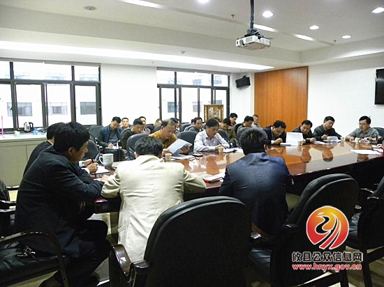 教育局中心学习组组织群众路线教育实践活动集中学习