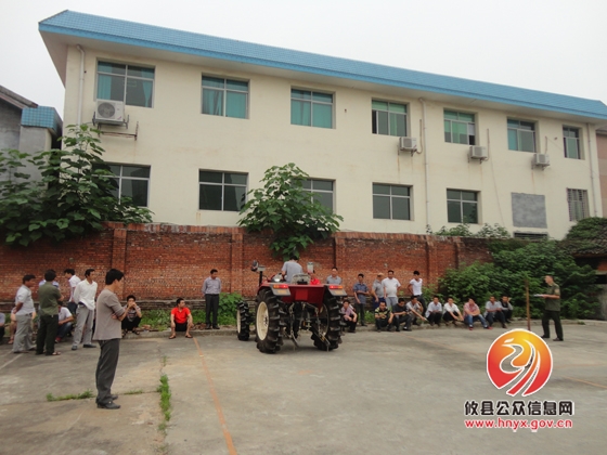 攸县农机局适时举办拖拉机驾驶员培训班