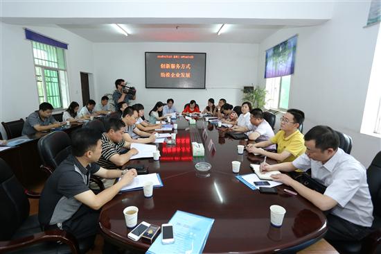 县人社局召开企业座谈会