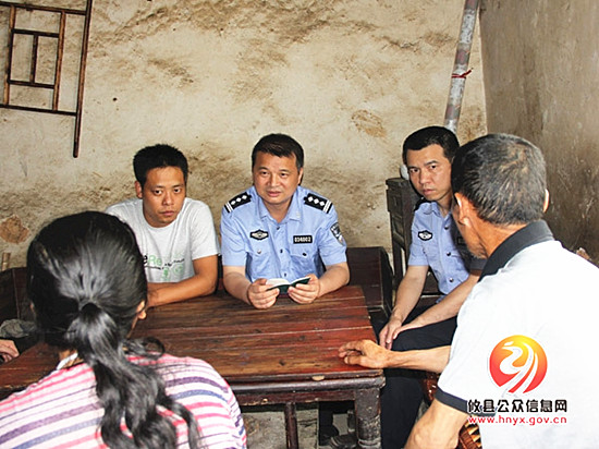攸县交警深入基层开展群众路线教育实践活动