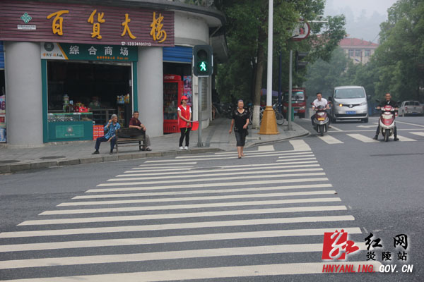 炎陵县机关单位开展＂文明劝导＂志愿活动