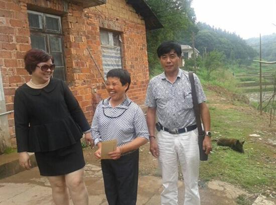 县畜牧局慰问贫困残疾人家庭