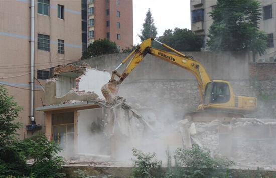 津口东路提质改造项目进入无障碍施工