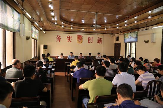 县人社局召开半年工作考核会