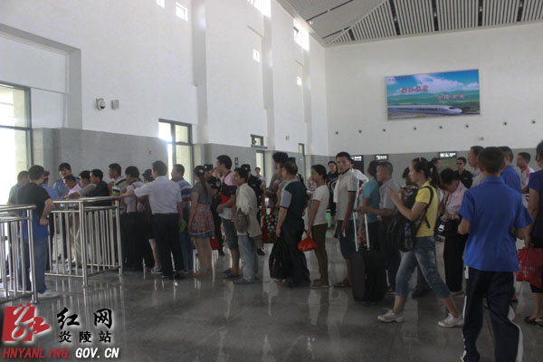 吉衡铁路客运列车开跑 炎陵结束不通客运列车历史