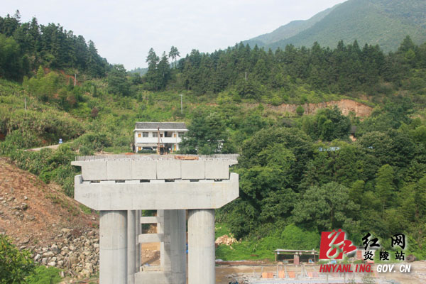 县政协组织政协委员视察旅游环线建设