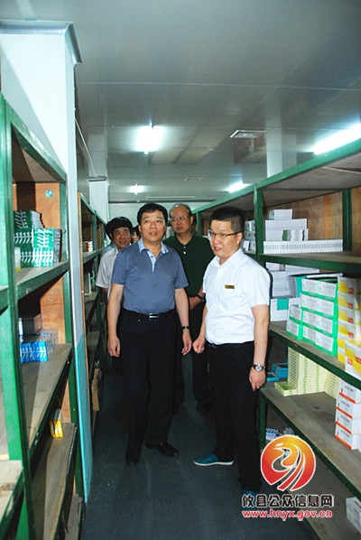省食品药品监督管理局局长肖策群视察正翔医药公司