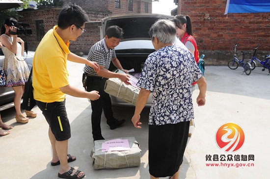 攸县图书馆关爱留守儿童捐赠350册图书