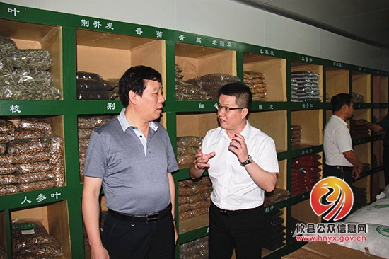 省食品药品监督管理局局长肖策群视察正翔医药公司