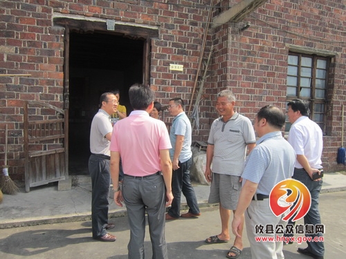 唐卫湘一行到黄丰桥镇看望慰问特困党员