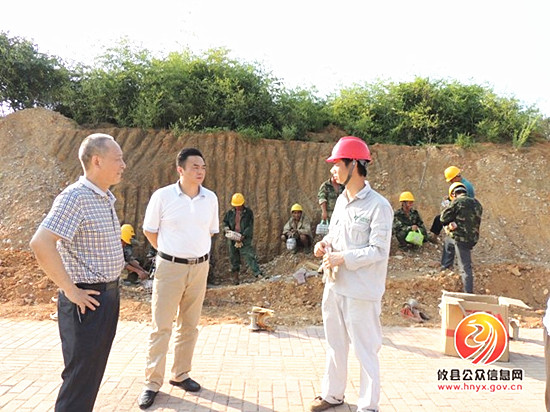 攸县总工会相关负责人慰问电力一线员工