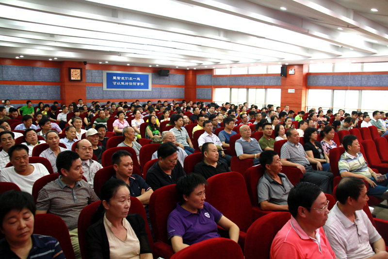 8月1日，庆祝“八一”建军87周年，我局特邀中国国防大学马骏教授讲授国家周边安全环境形势报告