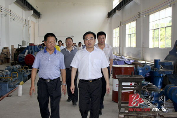 黄诗燕：坚定信心 集中火力 持续推进重点项目建设