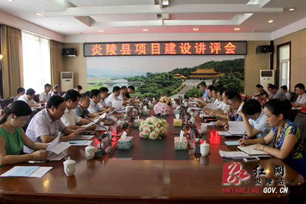 黄诗燕：坚定信心 集中火力 持续推进重点项目建设