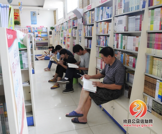 高温酷暑，我县众多公共场所涌现“蹭凉族”