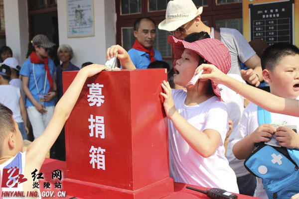 《国学少年》剧组来炎开展爱心捐赠活动