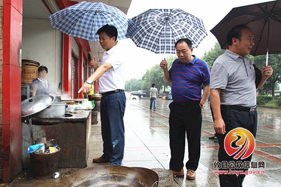陈运发率队参加文明劝导活动