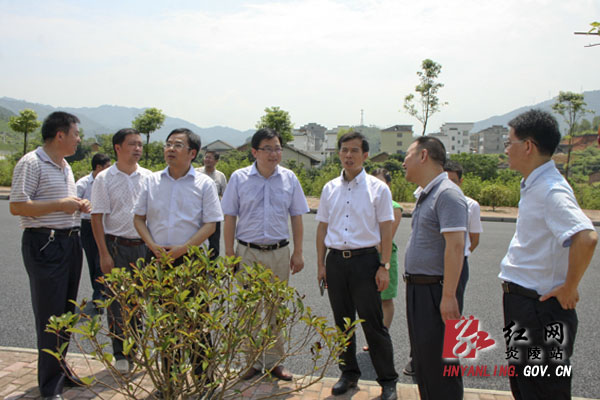 黄诗燕：坚定信心 集中火力 持续推进重点项目建设