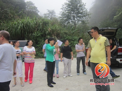 黄丰桥镇工会组织庆“十&middot;一”登山活动