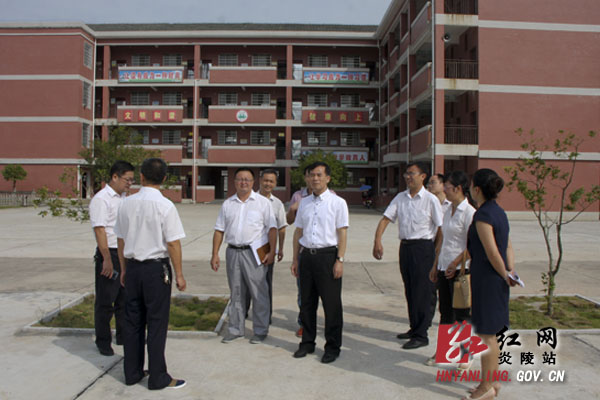 刘正平：做好＂三种人＂ 全力振兴炎陵教育