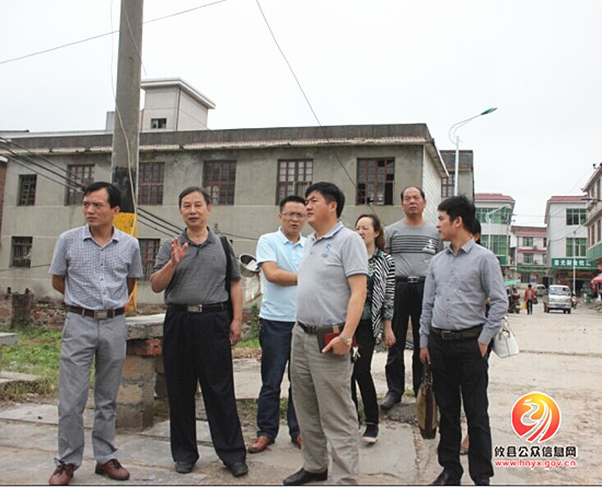 市商务局副局长徐发武一行来槚山督查农贸市场改造工作
