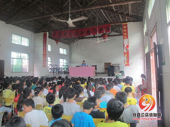 攸县交警大队：交通安全教育进学校