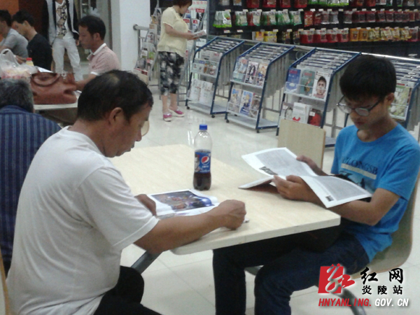 炎陵东高速服务区有了图书馆