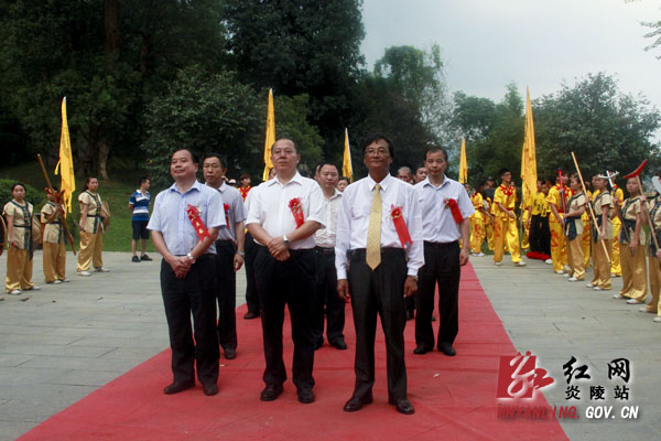 海峡两岸神农炎帝祖陵令旗回奉告祭典礼隆重举行