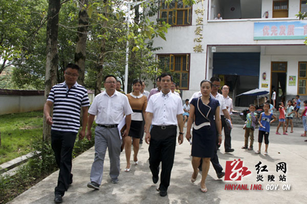 刘正平：做好＂三种人＂ 全力振兴炎陵教育