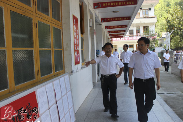 第30个教师节：黄诗燕看望慰问教师