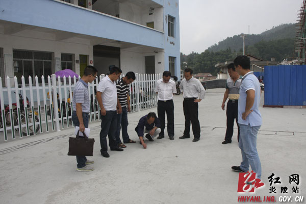 县环保局局长接听县长热线 现场解决居民烦心事