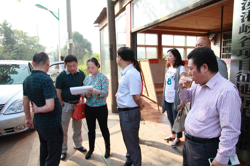 10月10日，办公室组织对市本级征地拆迁及安置房建设工作开展督查，对北汽二工厂等8个征地拆迁项目及罗塘安置小区等8个安置房建设项目进行了实地踏勘