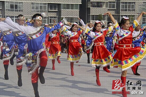 炎陵县首届教师广场舞大赛 舞出快乐与精彩