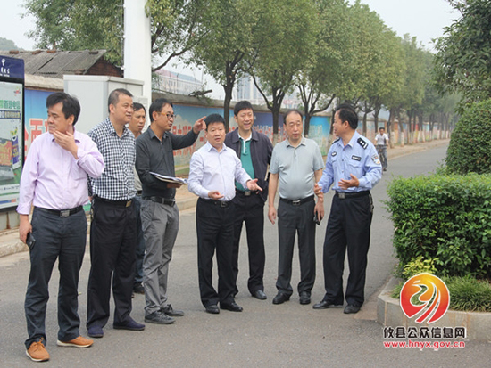 李子善、何忠明率队实地研究城区道路交通安全隐患治理工作