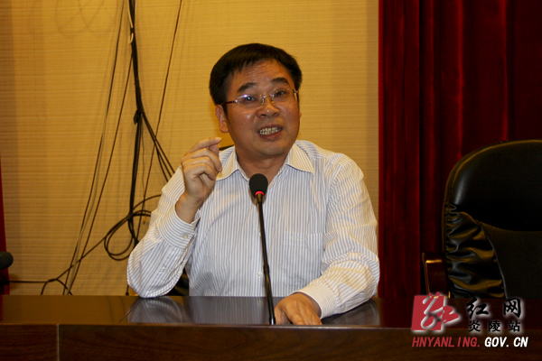 炎陵组织收看全国党的群众路线教育活动总结大会视频会