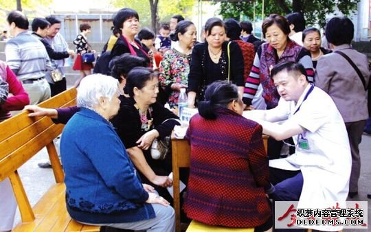 专家义诊进社区